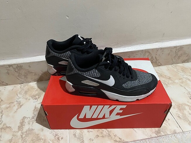 36,5 Beden Nike Orjinal Airmax