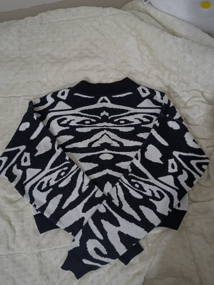 Siyah Beyaz Zebra Desenli Düğmeli Hırka - Görsel 2