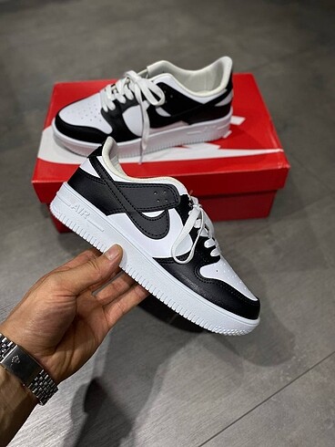 NIKE SB DUNK LOW PRO