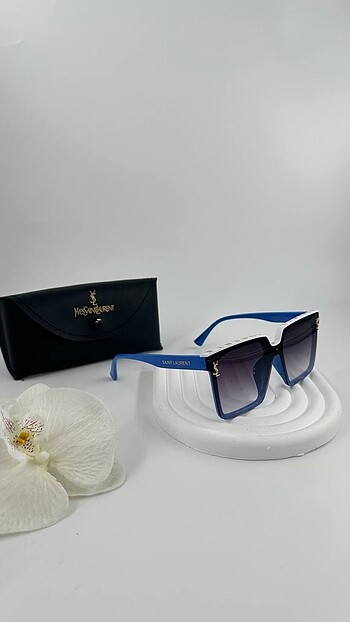 YVES SAINT LAURENT