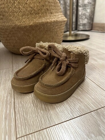 22 Beden kahverengi Renk Zara unisex Bebek Botu