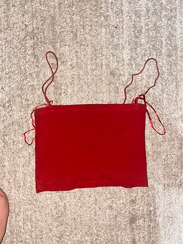 kırmızı askılı crop