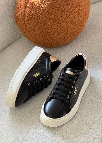 Guess Spor Ayakkabı - Görsel 2
