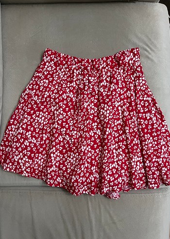 Kırmızı Çiçekli Mini Etek