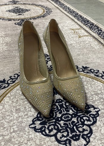 Altın Renkli Parlak Taşlı Stiletto Kadın Ayakkabı