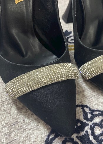 Diğer Siyah Parlak Yılan Desenli Taşlı Stiletto