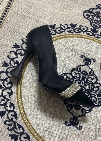 38 Beden Siyah Parlak Yılan Desenli Taşlı Stiletto