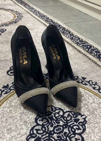 Siyah Parlak Yılan Desenli Taşlı Stiletto