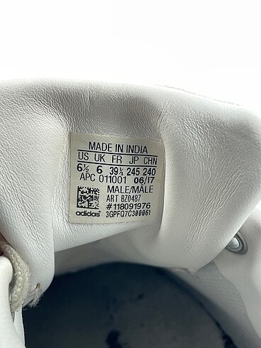 38 Beden beyaz Renk Adidas Spor Ayakkabı %70 İndirimli.