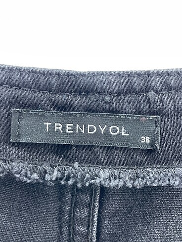 36 Beden siyah Renk Trendyol & Milla Mini Şort %70 İndirimli.