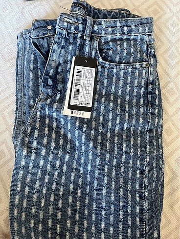 36 Beden mavi Renk Trendyolmilla taşlamalı jean