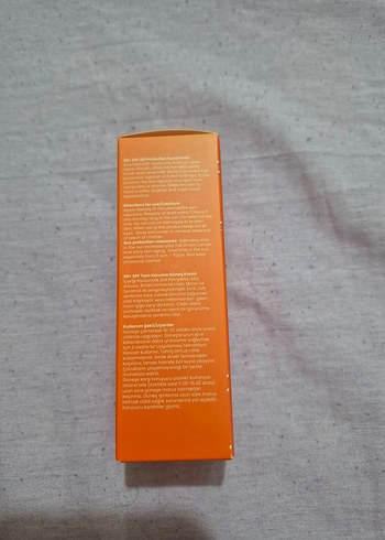 Beden Ceramide + Ectoin İçeren 50+ SPF Güneş Kremi 50 ml