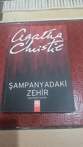 Agatha Christie şampanyadaki zehir