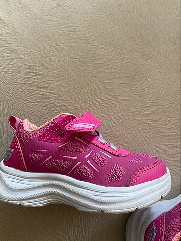 21 Beden pembe Renk Skechers Işıklı Ayakkabı