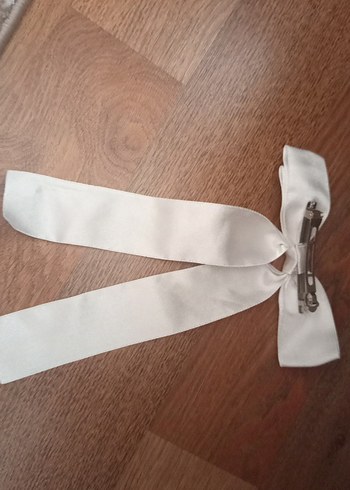 Beyaz Saten Dokulu Kurdele Saç Tokası - Görsel 2