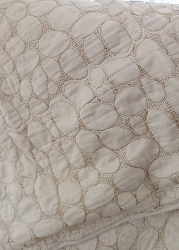 Nakışlı Parlak Beyaz Yatak Örtüsü - Görsel 3