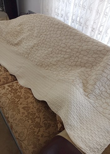 Nakışlı Parlak Beyaz Yatak Örtüsü - Görsel 4