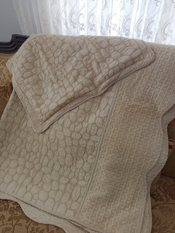 Nakışlı Parlak Beyaz Yatak Örtüsü - Görsel 2