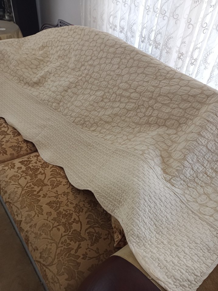 Nakışlı Parlak Beyaz Yatak Örtüsü - Görsel 4