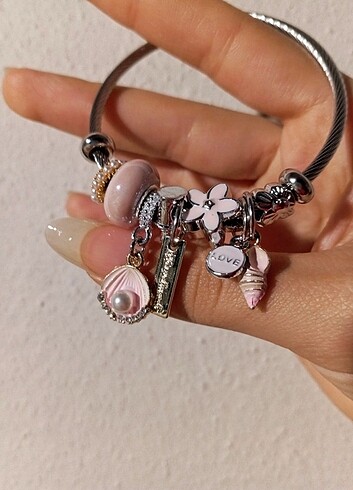 Pembe Pandora