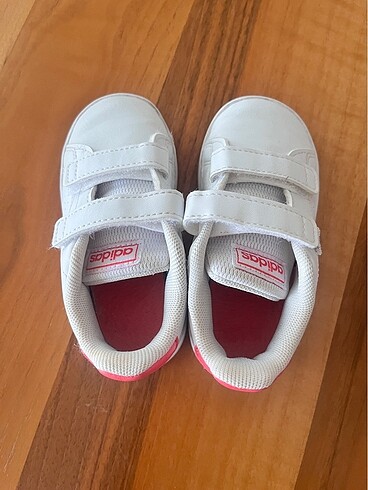 23 Beden Adidas çocuk spor ayakkabı