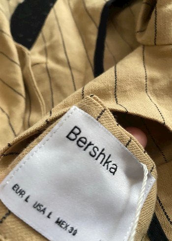 l Beden Düğmeli V Yaka Kolsuz Bej Çizgili Crop Yelek