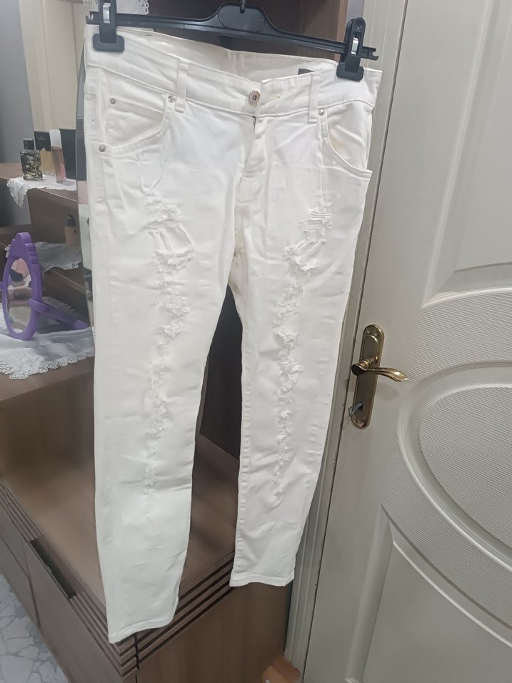 Beyaz Kadın Denim Pantolon, Yırtık Detaylı - Görsel 2