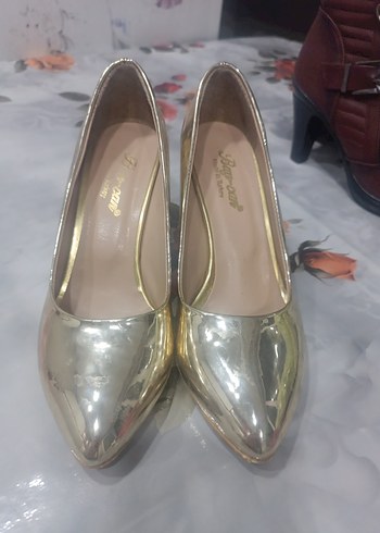 Parlak Altın Stiletto Topuklu Kadın Ayakkabı - Görsel 3