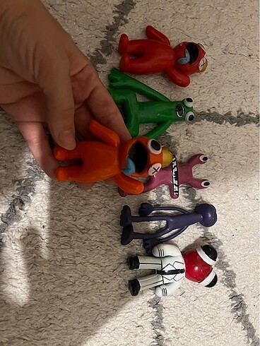 Rainbow friends figürleri