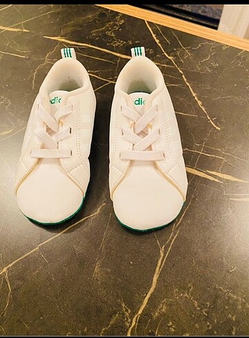 Kullanılmamış adidas ayakkabı