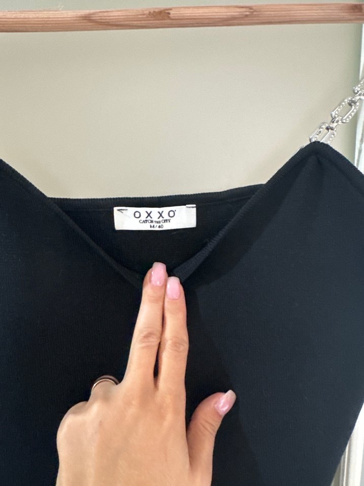 Zincir Detaylı Siyah Straplez Atlet - Görsel 3