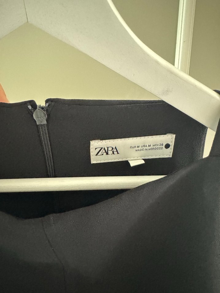 Siyah Drapeli Yüksek Yakalı Midi Elbise - Görsel 3