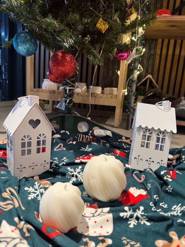 Beyaz Ev ve Dalgalı Mum Seti - Görsel 3