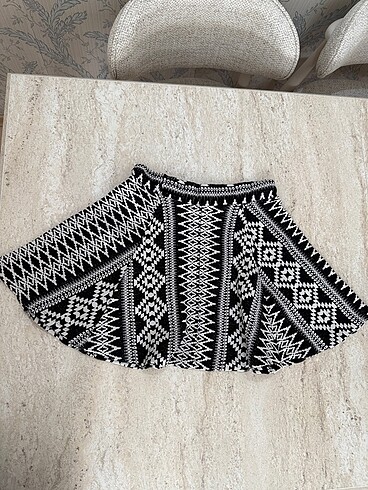 Siyah beyaz desenli etek - Görsel 2