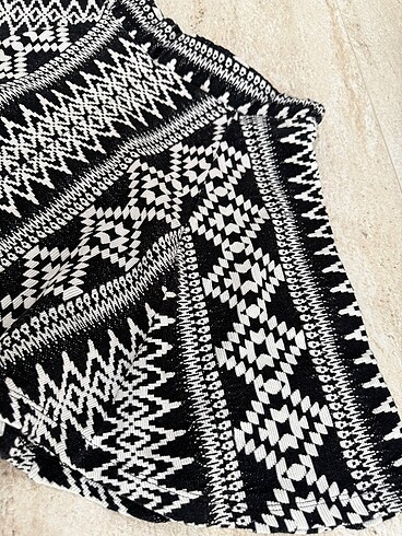 Siyah beyaz desenli etek - Görsel 4