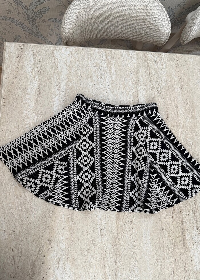 Siyah beyaz desenli etek - Görsel 2