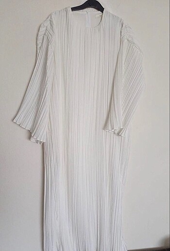 Zara Touche beyaz piliseli elbise