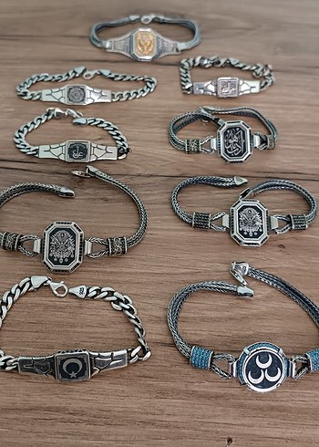 Beden altın Renk Zincir Detaylı Altın Renk Aslan Figürlü Bileklik