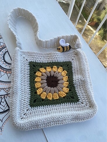 Tığ işi Arı detaylı pinterest Çanta