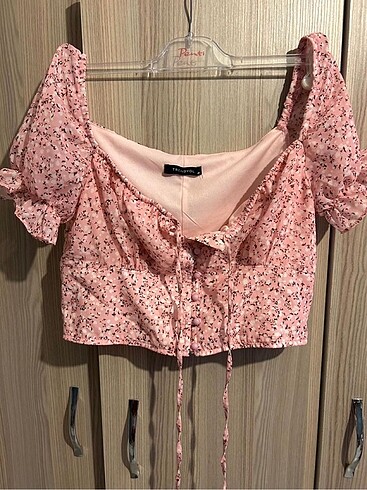 Trendyol Kare Yaka Çiçekli Crop Bluz