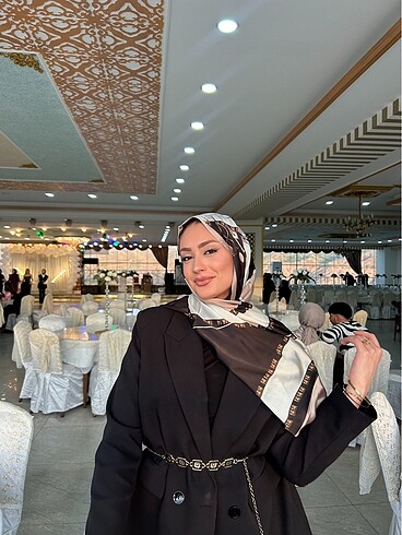  Milk Makeup İpek Şal