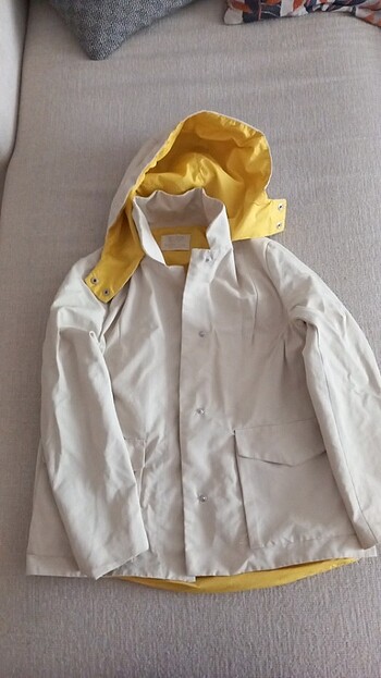 Zara Girls bej rengi kısa pardesü( ince mont)
