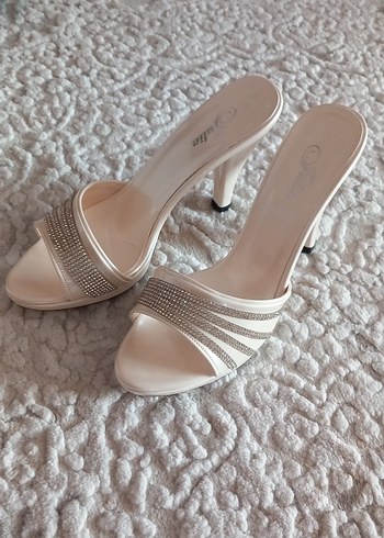 Beyaz Saten Taşlı Stiletto Kadın Terlik - Görsel 4
