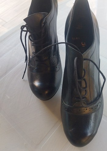 Kadın Siyah Deri Stiletto Klasik yarım bot şeklinde ayakkabı