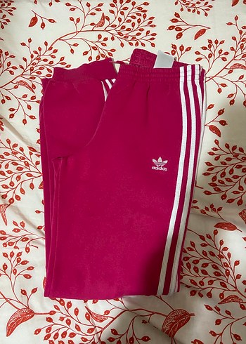 16-17 Yaş Beden Adidas Pembe Eşortman Takımı
