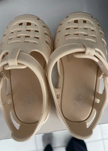 Kız Çocuk Beyaz Tokalı Terlik - Görsel 3