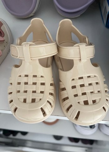 Kız Çocuk Beyaz Tokalı Terlik - Görsel 4