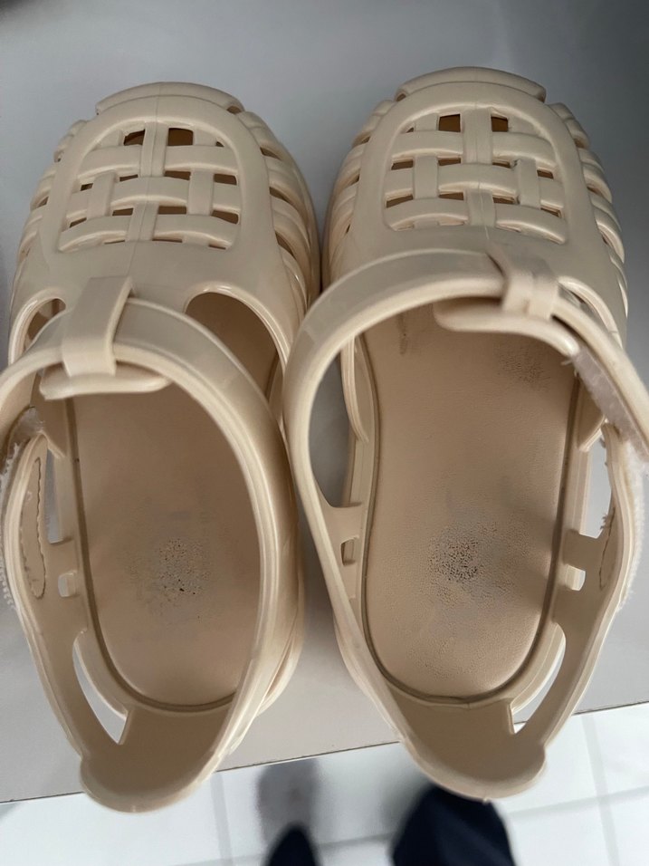 Kız Çocuk Beyaz Tokalı Terlik - Görsel 3