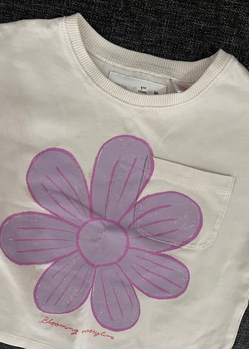 Beyaz Çiçek Baskılı Kız Tişörtü - Görsel 2