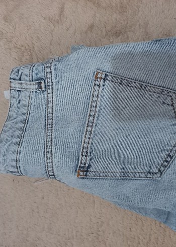 Peluş Detaylı Geniş Kesim Mini Jean